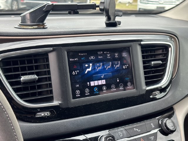 Used 2018 Chrysler Pacifica Touring-L FWD image 27