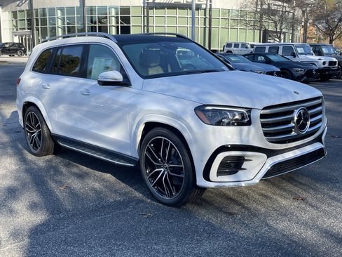 New 2026 Mercedes-Benz GLS 580 4MATIC image 4