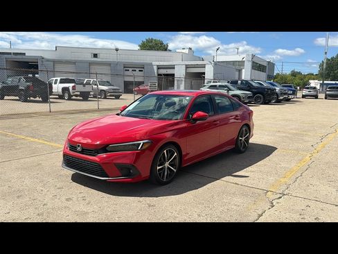 Used 2022 Honda Civic Touring image 2
