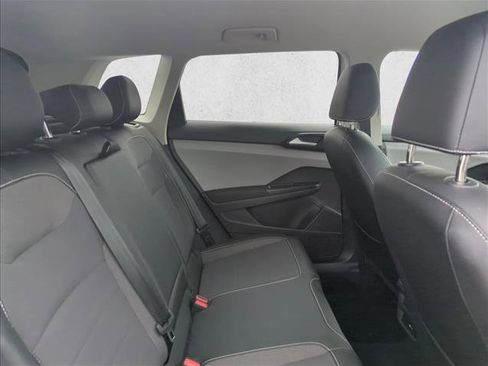 Used 2022 Volkswagen Taos SE image 22