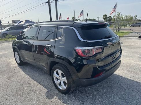 Used 2018 Jeep Compass Latitude w/ Safe & Security Group FWD image 3