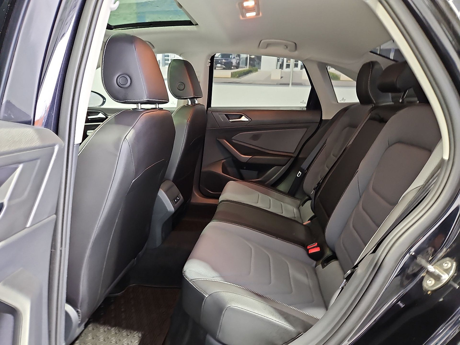Used 2026 Volkswagen Jetta SEL FWD image 13