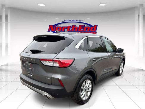 Used 2022 Ford Escape SE w/ Cold Weather Package FWD image 3