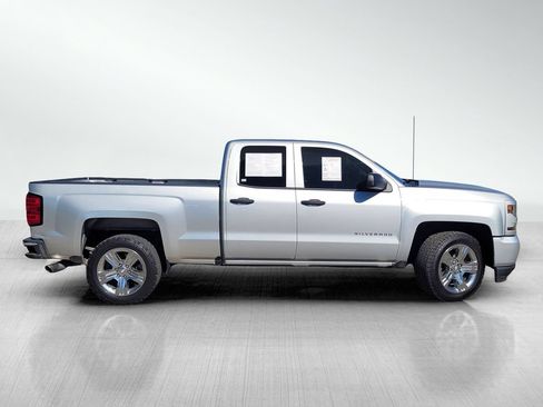 Used 2018 Chevrolet Silverado 1500 Custom w/ Custom Convenience Package RWD image 3