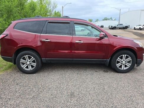 Used 2017 Chevrolet Traverse LT image 6