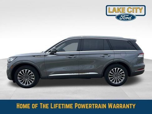 Used 2024 Lincoln Aviator AWD w/ Premium Package image 2