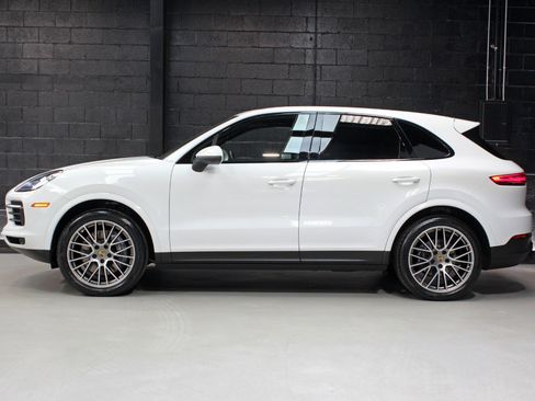 Used 2022 Porsche Cayenne Platinum Edition image 3