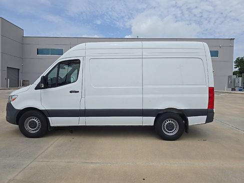Used 2024 Mercedes-Benz Sprinter 2500 image 5