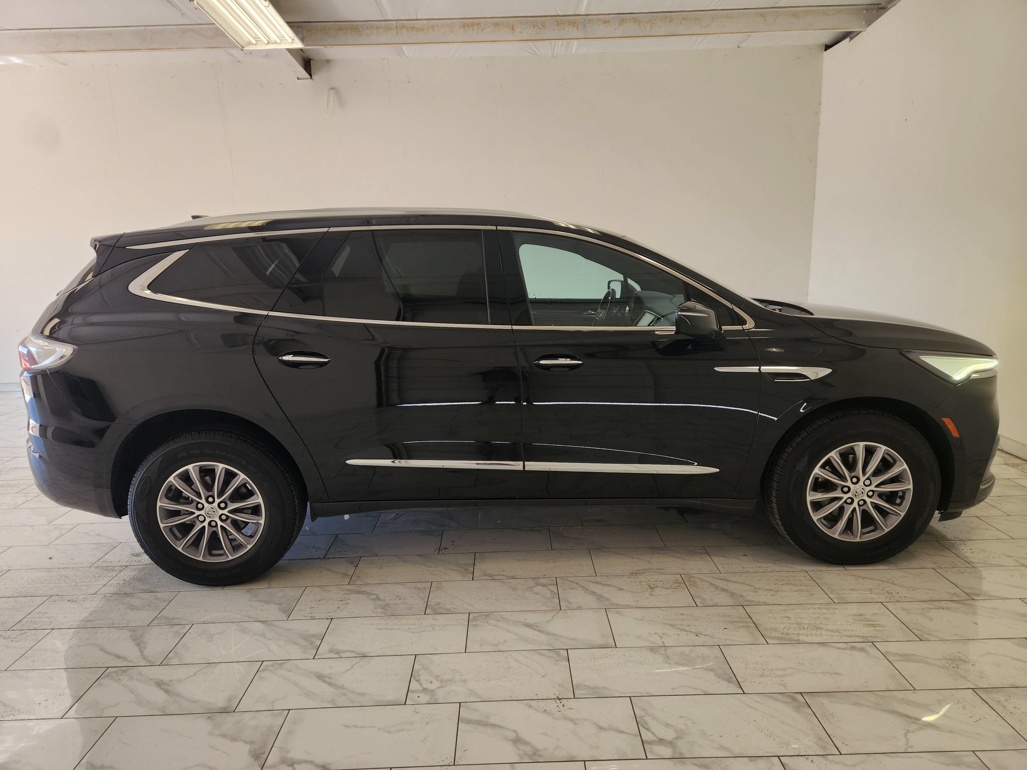 Used 2023 Buick Enclave Essence FWD image 4