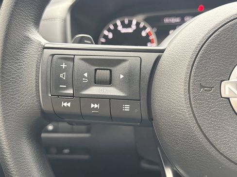 Used 2024 Nissan Rogue SV image 10