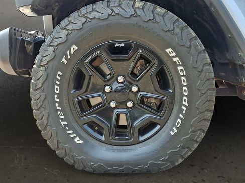 Used 2021 Jeep Gladiator Sport AWD/4WD image 9