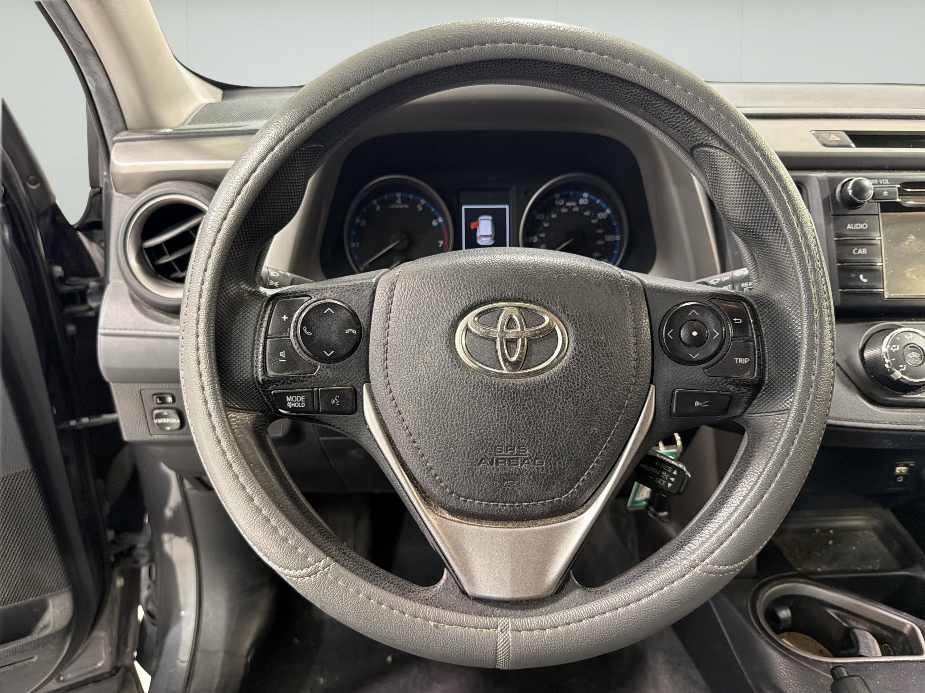 Used 2018 Toyota RAV4 LE FWD image 15