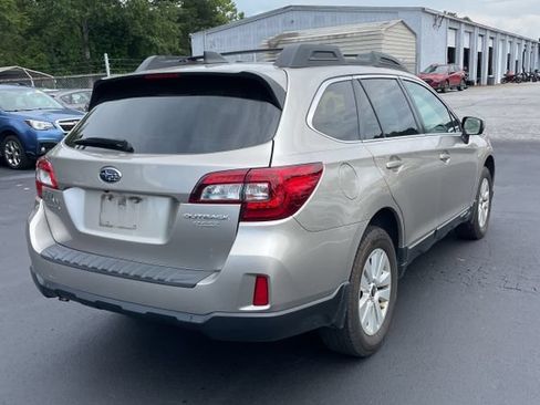 Used 2017 Subaru Outback 2.5i Premium AWD/4WD image 8