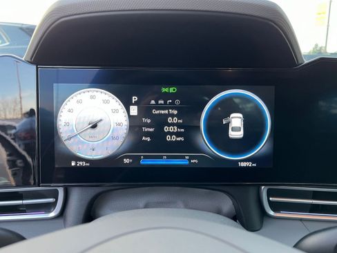 Used 2025 Hyundai Elantra SEL image 40