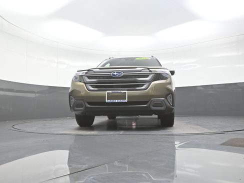 Used 2025 Subaru Forester Limited AWD/4WD image 10