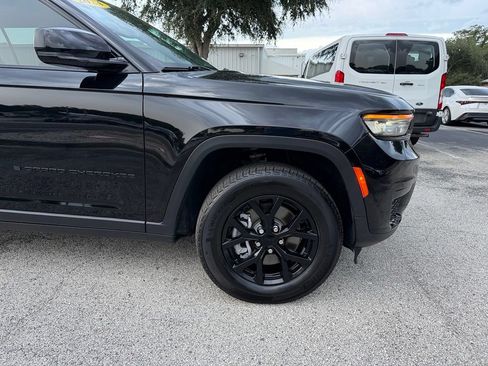 Used 2024 Jeep Grand Cherokee L Altitude AWD/4WD image 13