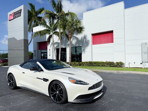 Used 2014 Aston Martin Vanquish Volante image 17