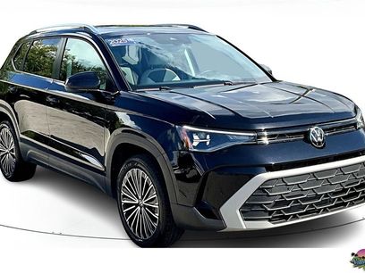 Certified 2025 Volkswagen Taos SE w/ Panoramic Sunroof Package