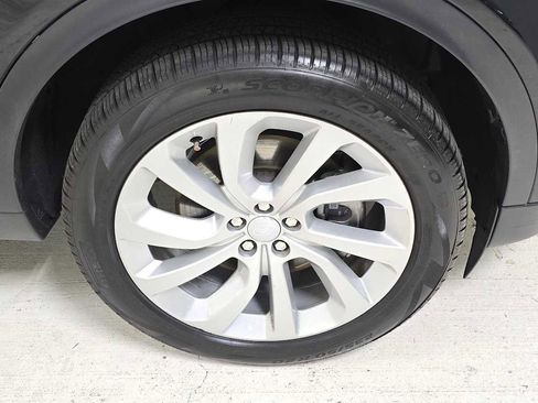 Used 2023 Land Rover Discovery Sport SE image 9