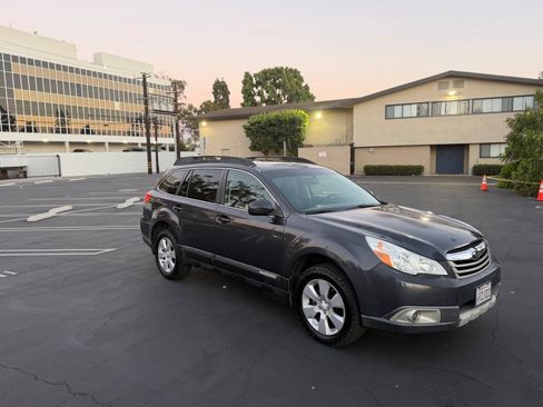 Used 2011 Subaru Outback 2.5i Limited AWD/4WD image 1