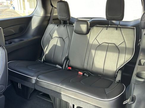 New 2026 Chrysler Pacifica Limited w/ S Appearance Package image 13
