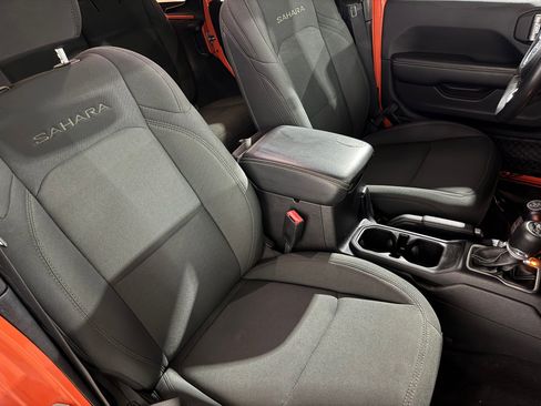 Used 2018 Jeep Wrangler Unlimited Sahara image 40