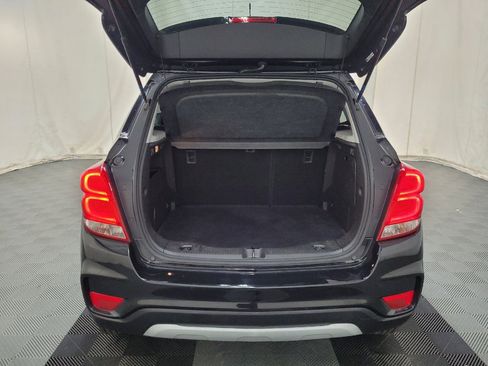 Used 2020 Chevrolet Trax LT w/ LT Convenience Package AWD/4WD image 29