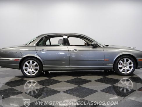Used 2004 Jaguar XJ8 image 14