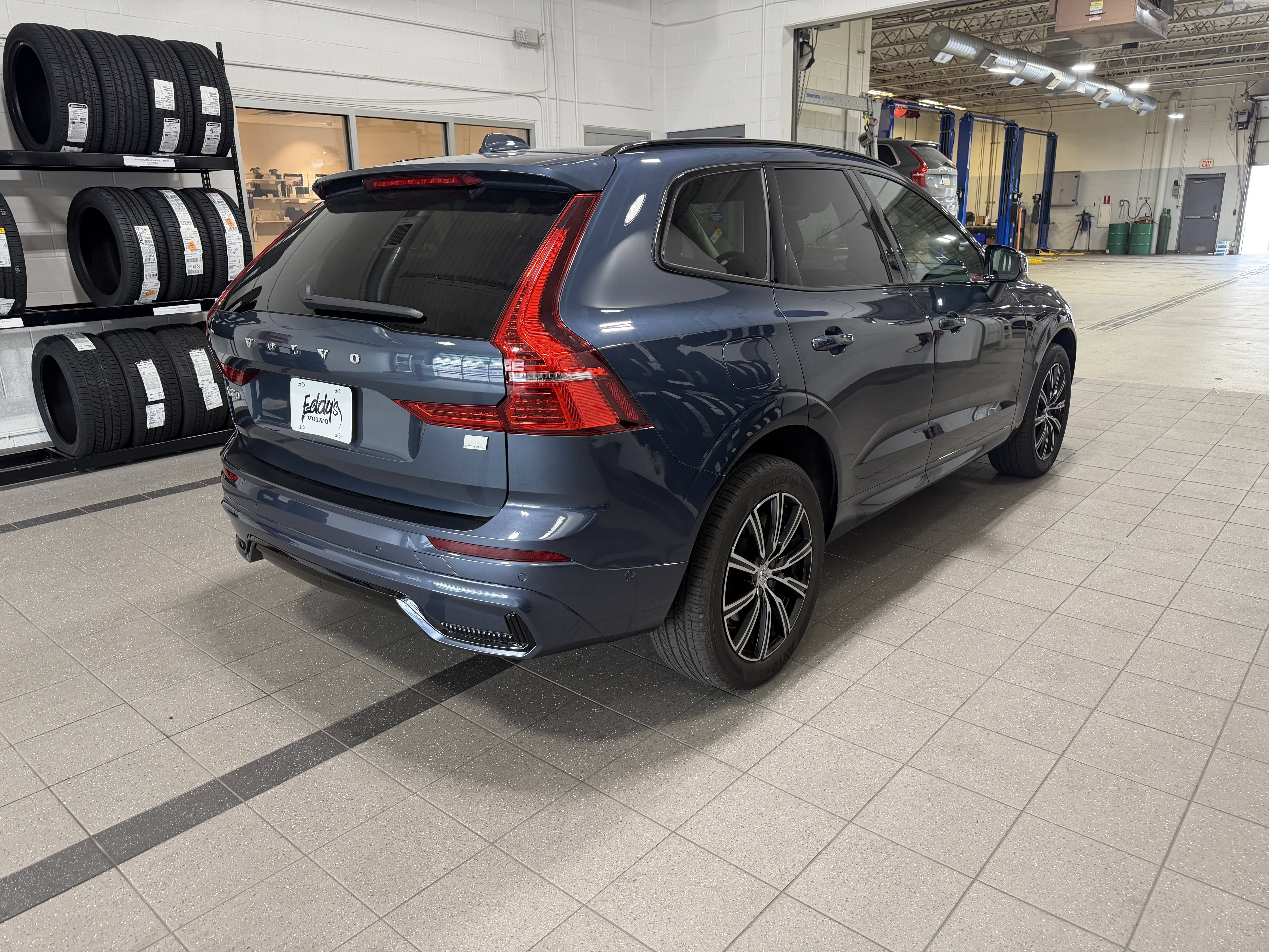 Used 2023 Volvo XC60 T8 Plus AWD/4WD image 7