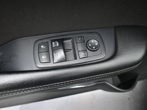 Used 2017 Dodge Challenger SXT image 13