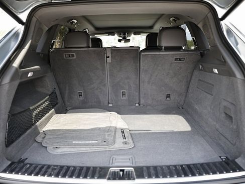 Used 2022 Porsche Cayenne Platinum Edition image 31