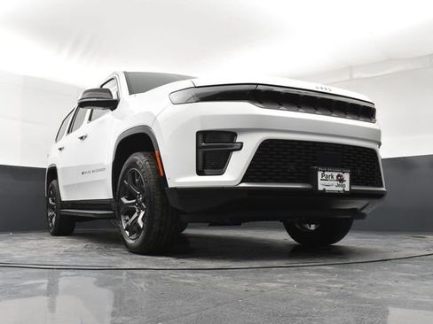 New 2026 Jeep Grand Wagoneer Limited w/ 8-Passenger Seating Package image 19