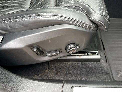 Used 2023 Volvo XC60 B5 Ultimate w/ Protection Package Premier FWD image 37