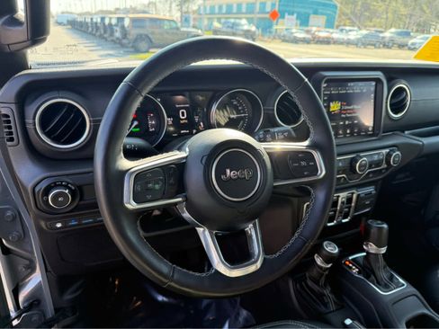 Used 2023 Jeep Wrangler Sahara w/ Cold Weather Group image 17