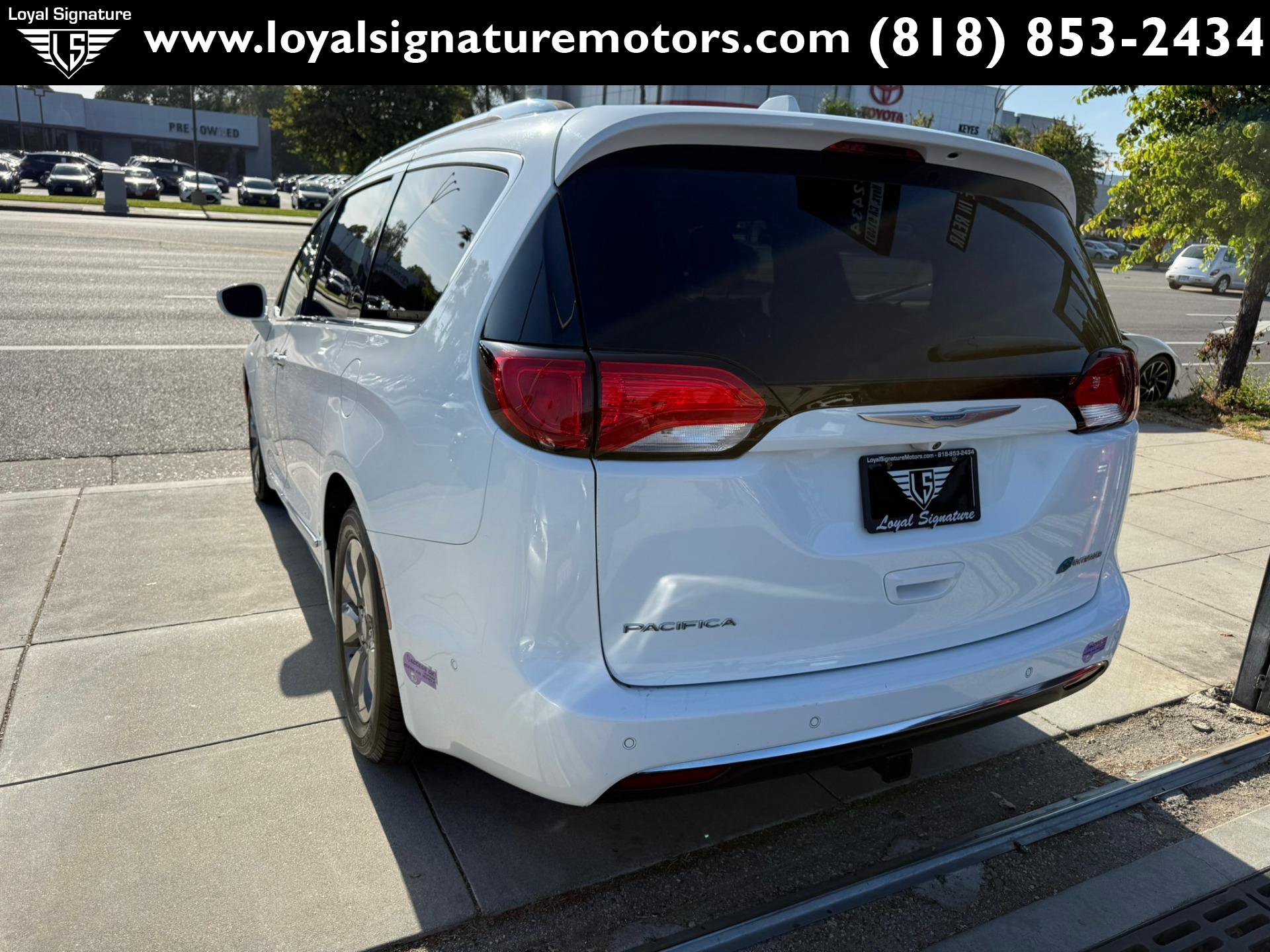 Used 2018 Chrysler Pacifica Limited w/ Advanced Safetytec Group FWD image 5