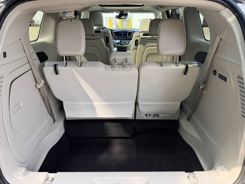 Used 2017 Chrysler Pacifica Limited w/ UConnect Theater Package image 15