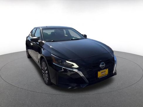 Used 2025 Nissan Altima 2.5 SV FWD image 3