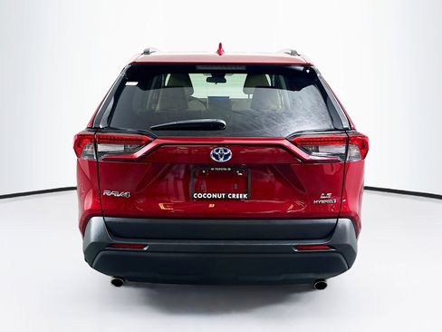 Used 2024 Toyota RAV4 LE AWD/4WD image 4