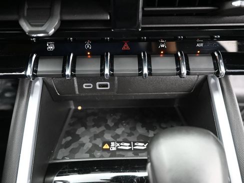 Used 2023 Chevrolet Colorado Z71 w/ Z71 Convenience Package 2 AWD/4WD image 20
