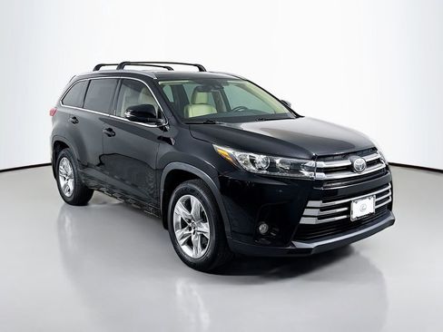 Used 2018 Toyota Highlander Limited image 3