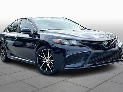 Certified 2021 Toyota Camry SE w/ Convenience Package image 3