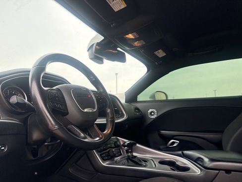 Used 2022 Dodge Challenger GT image 34