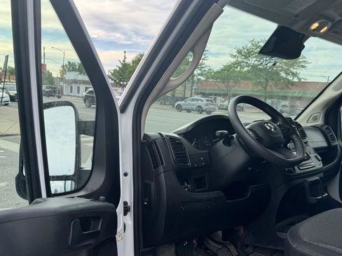 Used 2025 RAM ProMaster 2500 w/ Convenience Group FWD image 9