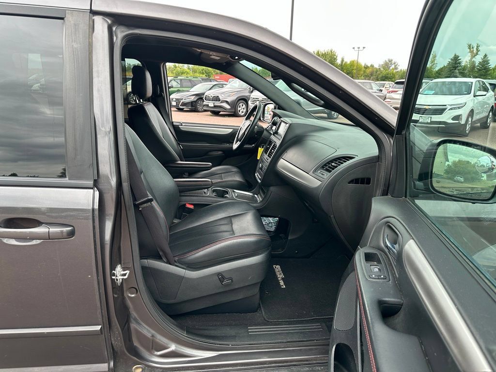 Used 2017 Dodge Grand Caravan GT FWD image 28