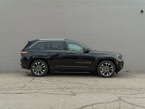 Used 2023 Jeep Grand Cherokee Overland AWD/4WD image 8