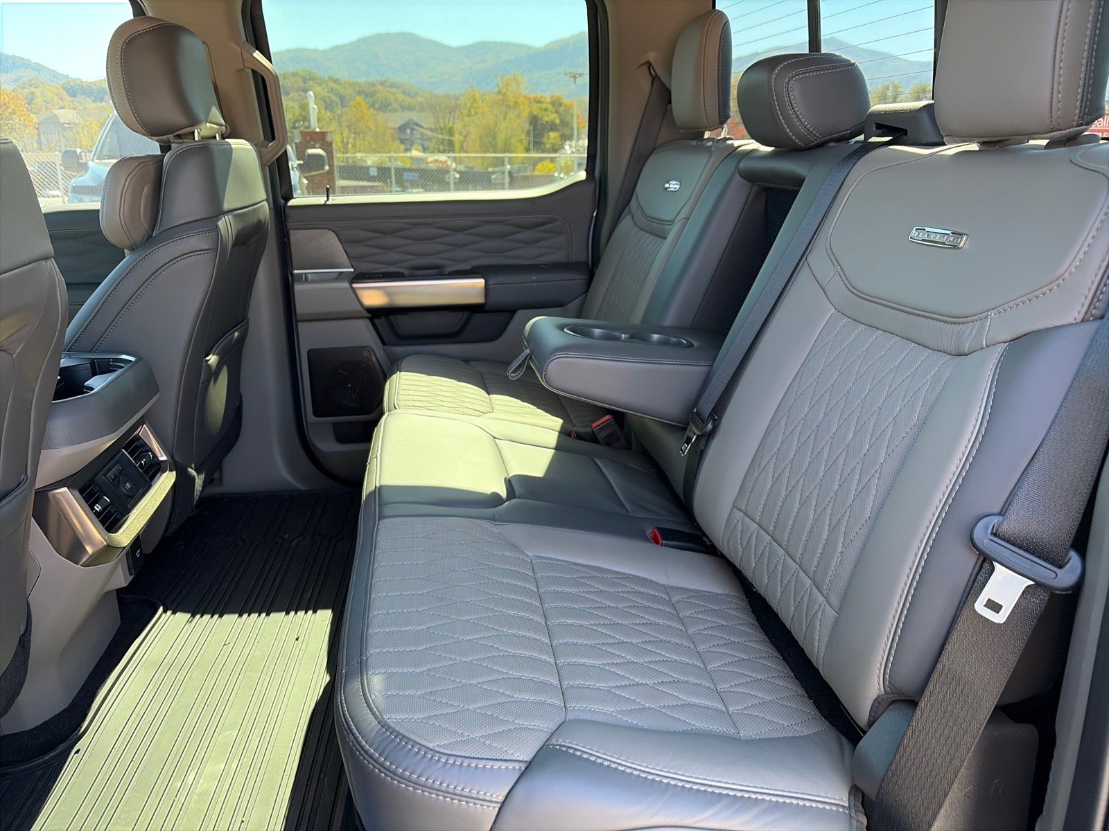 Used 2025 Ford F250 Platinum w/ Platinum Plus Package AWD/4WD image 19