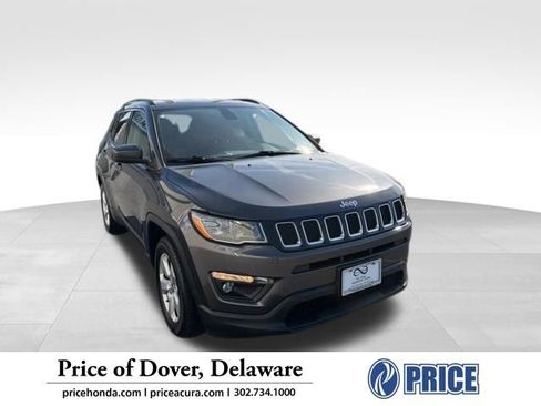 Used 2017 Jeep Compass Latitude FWD image 1