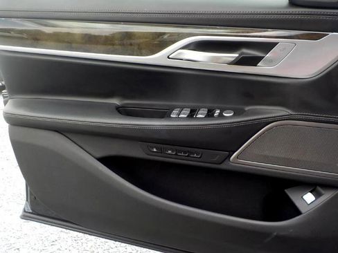 Used 2019 BMW 740i xDrive w/ Executive Package image 9