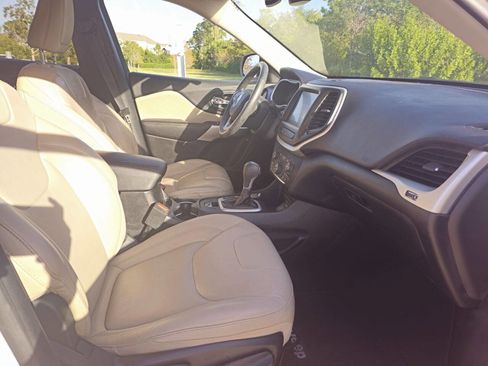 Used 2018 Jeep Cherokee Limited image 11