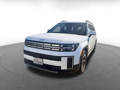 Used 2025 Hyundai Santa Fe SEL image 2